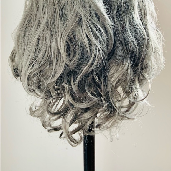 Long Ombre Grey Versatile 13x2.5 Lace Front Wig - Gorgeous! - Picture 13 of 16